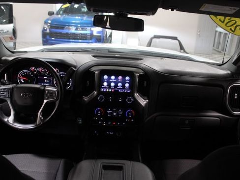 Used 2021 Chevrolet Silverado 1500 LT Trail Boss w/ Convenience Package II AWD/4WD image 2