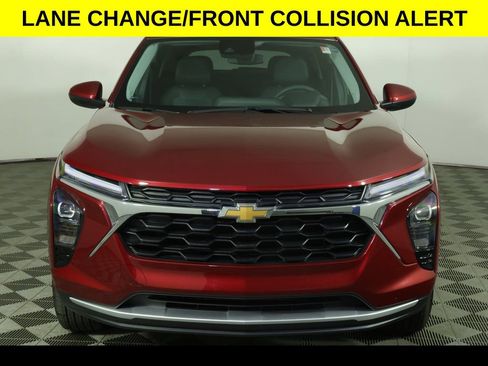 Used 2025 Chevrolet Trax LT FWD image 7