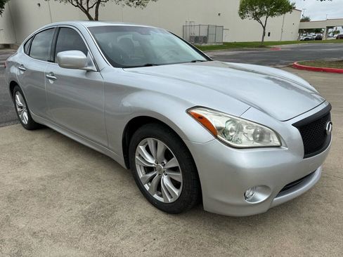 Used 2011 INFINITI M37 w/ Premium Pkg image 3