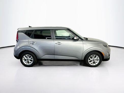 Used 2025 Kia Soul LX w/ LX Technology Package FWD image 10