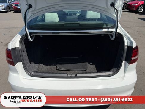 Used 2016 Volkswagen Jetta Sport FWD image 18