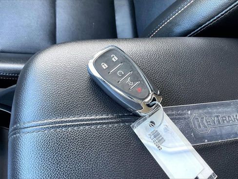 Used 2023 Chevrolet Equinox Premier image 36