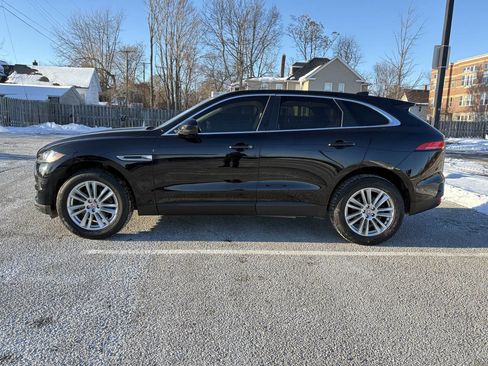 Used 2019 Jaguar F-PACE Prestige image 4