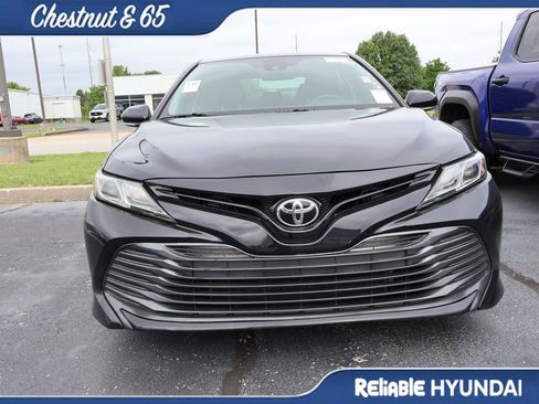 Used 2019 Toyota Camry LE w/ Convenience Package FWD image 4