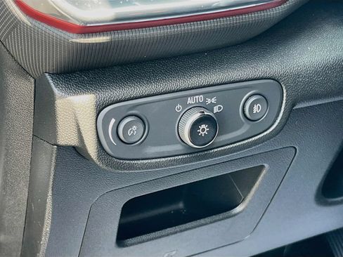 Used 2021 Chevrolet TrailBlazer RS w/ Technology Package FWD image 10