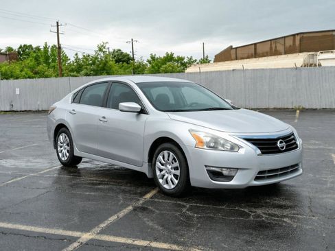 Used 2015 Nissan Altima 2.5 S w/ Power Driver Seat Package FWD image 2