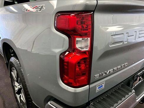 Used 2024 Chevrolet Silverado 1500 LT AWD/4WD image 28