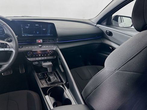 Certified 2025 Hyundai Elantra SEL FWD image 23