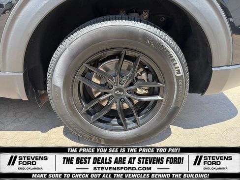 Used 2020 Ford Explorer XLT w/ Equipment Group 202A AWD/4WD image 13
