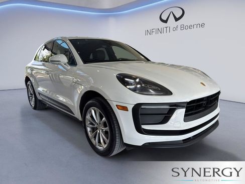 Used 2023 Porsche Macan AWD/4WD image 3