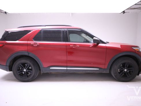 Used 2021 Ford Explorer XLT image 5