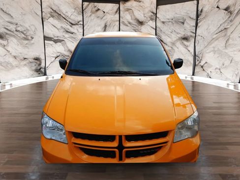 Used 2020 Dodge Grand Caravan GT image 3