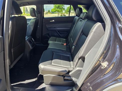 Used 2021 Volkswagen Atlas Cross Sport SE w/ Panoramic Sunroof Package FWD image 14
