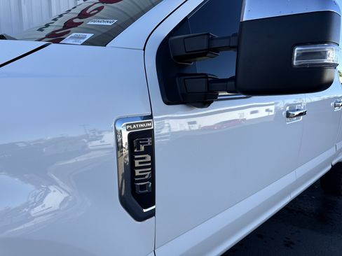 Used 2022 Ford F250 Platinum image 6