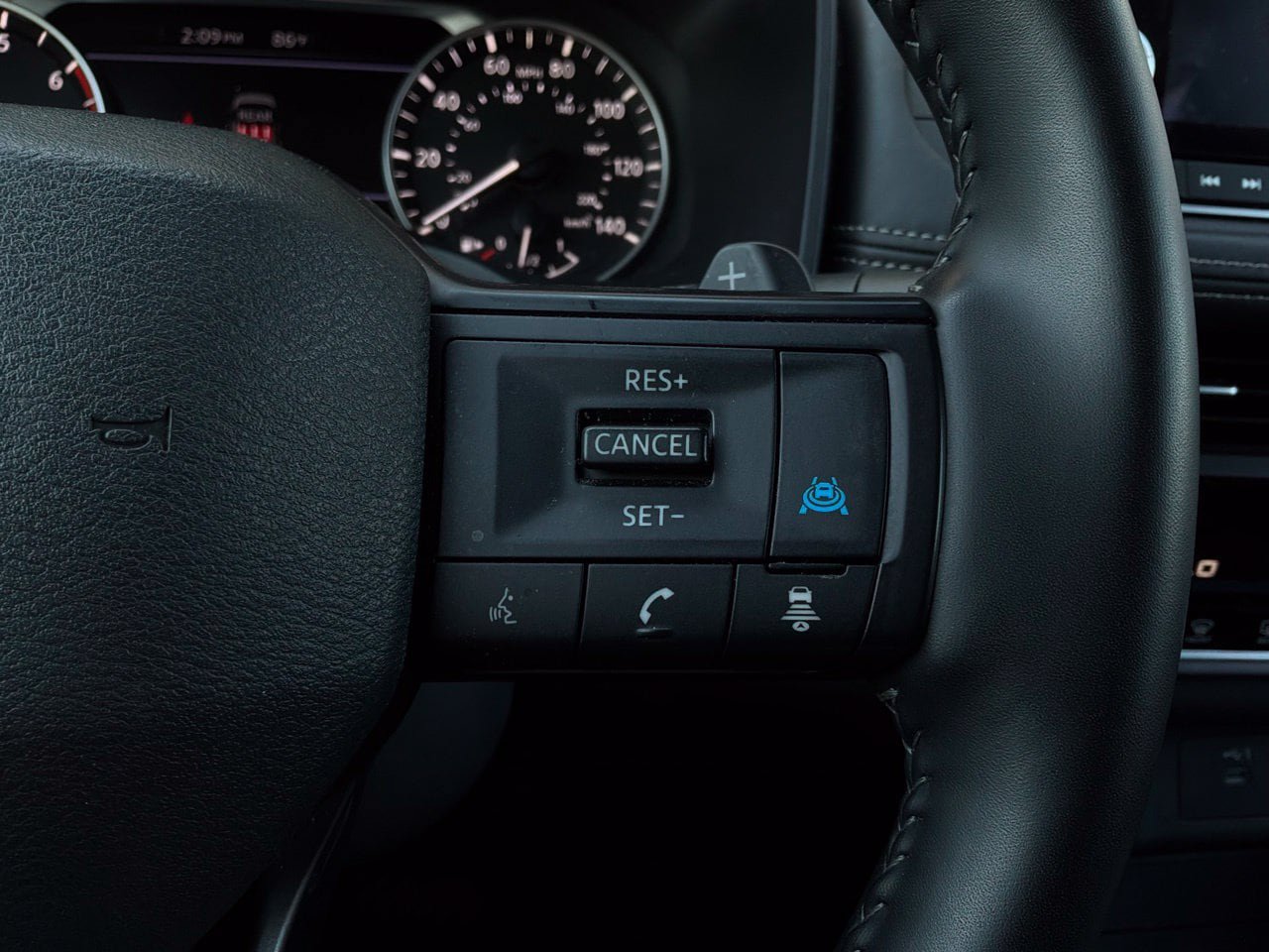 Used 2025 Nissan Rogue SV FWD image 37