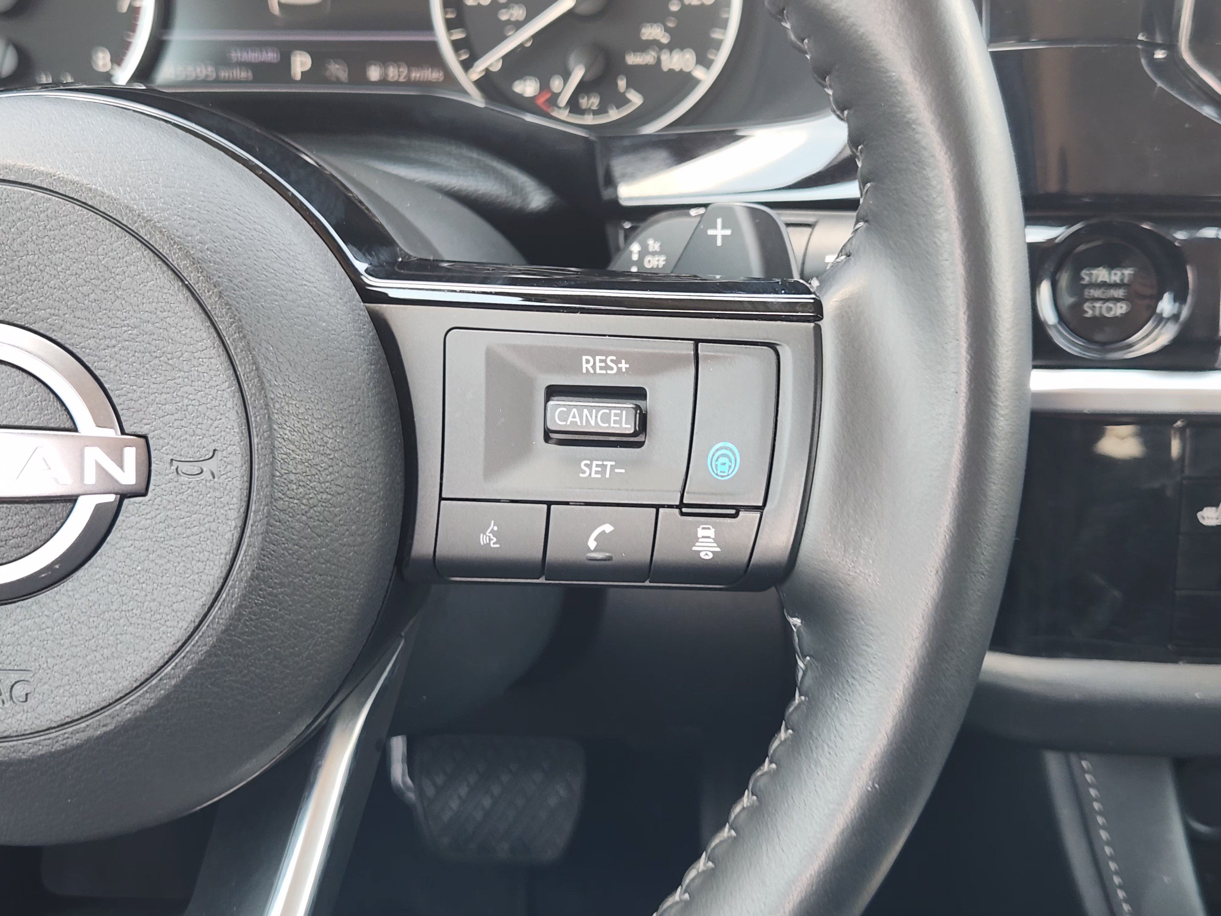 Used 2025 Nissan Pathfinder SL FWD image 28