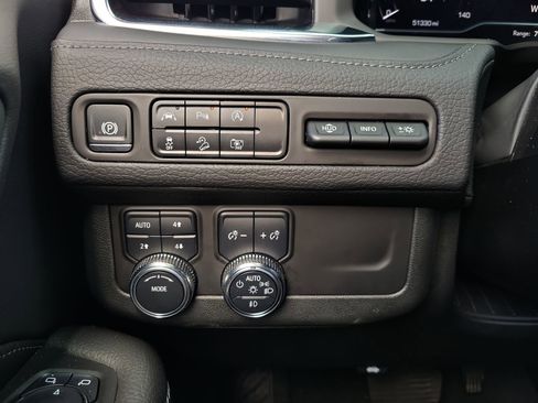 Used 2024 GMC Yukon XL Denali AWD/4WD image 30