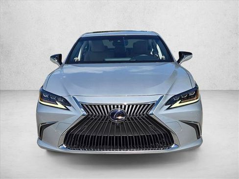Used 2019 Lexus ES 300h w/ Accessory Package 2 FWD image 2