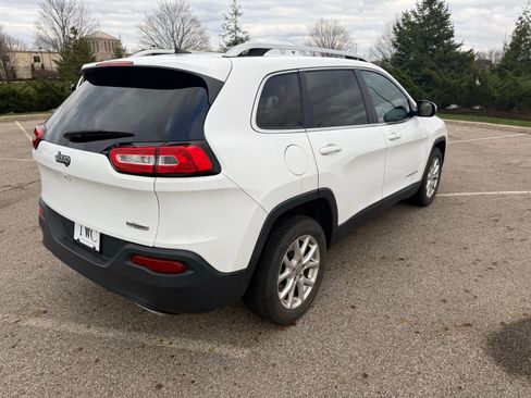Used 2017 Jeep Cherokee Latitude w/ Comfort/Convenience Group FWD image 5