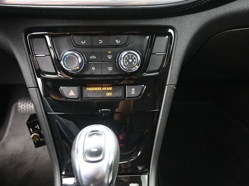 Used 2021 Buick Encore Preferred image 4