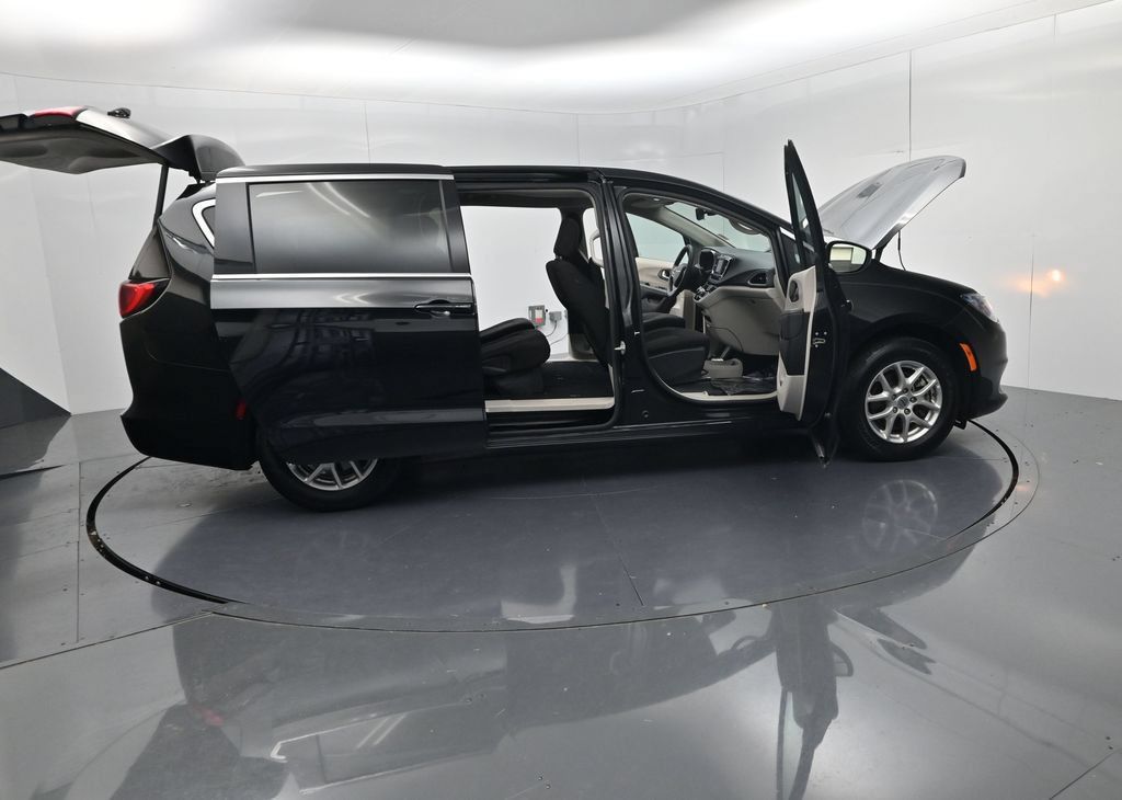 Used 2023 Chrysler Voyager LX FWD image 52