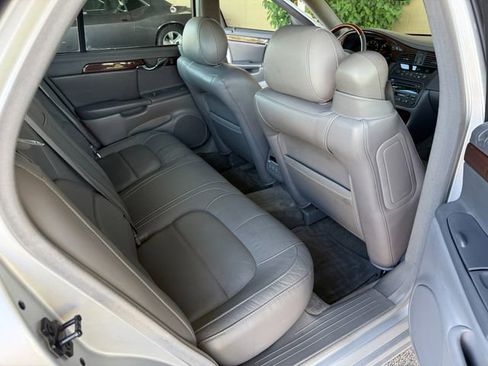 Used 2002 Cadillac De Ville DTS w/ Premium Equipment Pkg image 39