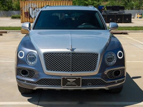 Used 2018 Bentley Bentayga AWD/4WD image 22