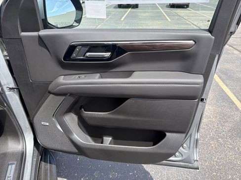 New 2026 Chevrolet Suburban LT w/ Comfort Package AWD/4WD image 31