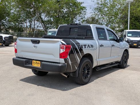 Used 2017 Nissan Titan S image 3