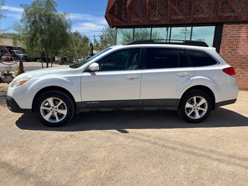 Used 2013 Subaru Outback 2.5i Premium AWD/4WD image 2