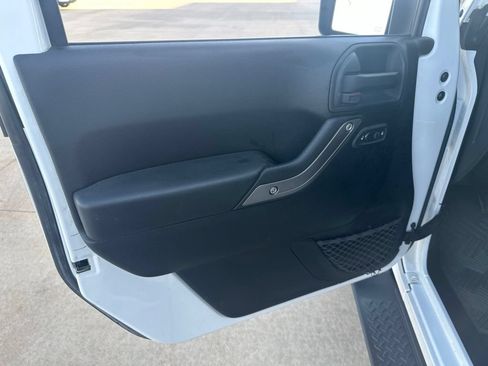 Used 2014 Jeep Wrangler Unlimited Sport w/ Quick Order Package 24S AWD/4WD image 6