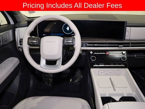 Used 2024 Hyundai Santa Fe Limited FWD image 7