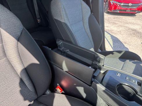 Certified 2022 Nissan Rogue SV FWD image 40