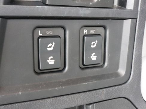 Used 2013 Toyota Sequoia SR5 AWD/4WD image 33