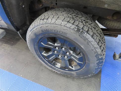 Used 2018 Chevrolet Silverado 1500 LTZ Z71 w/ Midnight Edition AWD/4WD image 7