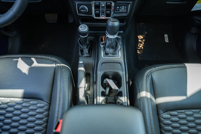 New 2026 Jeep Gladiator Sport AWD/4WD image 22