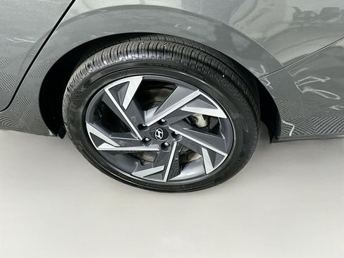 Used 2025 Hyundai Elantra SEL image 11