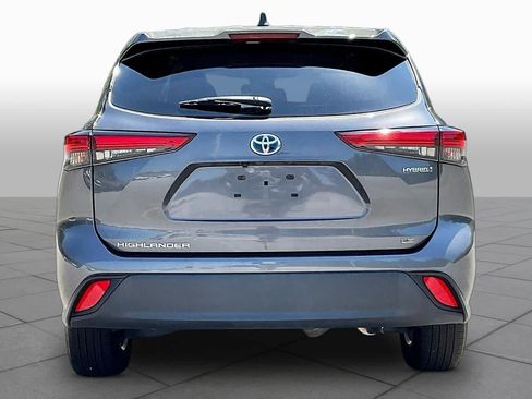 Used 2023 Toyota Highlander LE FWD image 5