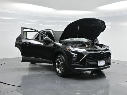 Used 2026 Chevrolet Trax LT w/ Sunroof Package FWD image 55