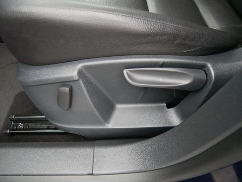 Used 2016 Volkswagen Tiguan S image 15