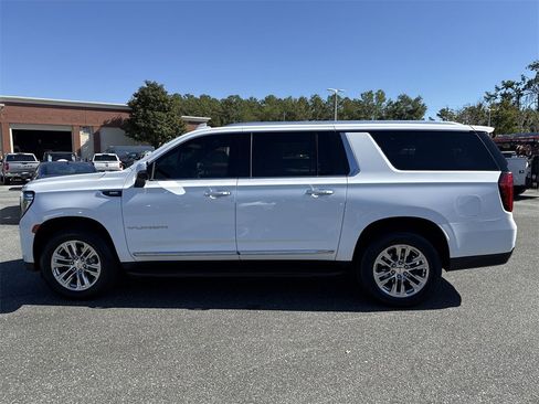 Used 2022 GMC Yukon XL SLT w/ SLT Premium Package image 6
