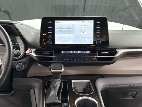 Used 2024 Toyota Sienna XLE image 10