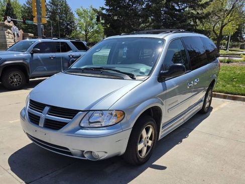 Used 2005 Dodge Grand Caravan SXT w/ Leather Interior Group FWD image 4