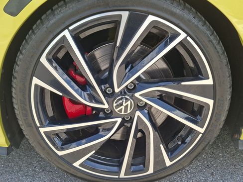 Used 2022 Volkswagen GTI Autobahn FWD image 25