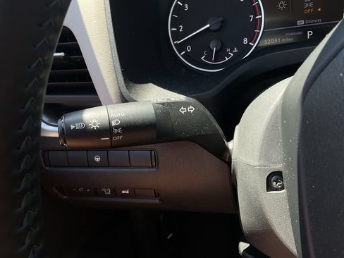 Used 2025 Nissan Rogue SV FWD image 25
