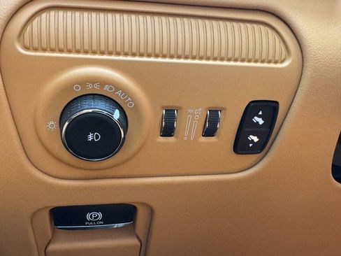 Used 2022 Jeep Grand Wagoneer Series III w/ Rear Seat Video Group 1 AWD/4WD image 22