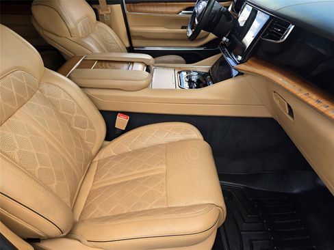 Used 2022 Jeep Grand Wagoneer Series III w/ Flexible Seating Group AWD/4WD image 13