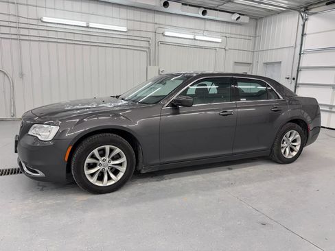 Used 2015 Chrysler 300 Limited RWD image 1