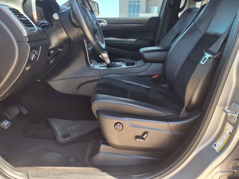 Used 2018 Jeep Grand Cherokee Altitude RWD image 22