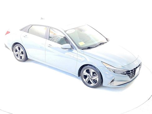 Used 2022 Hyundai Elantra Limited image 19